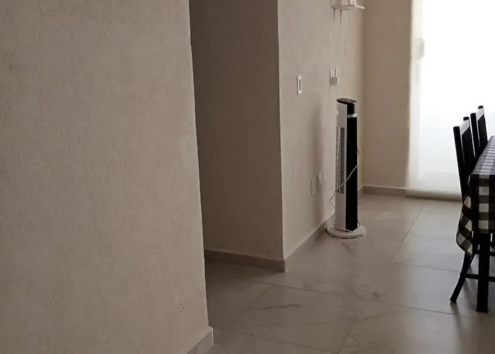 2 Bedroom Apartment, Compartido *